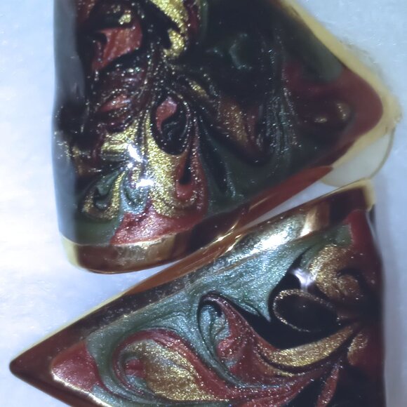 VINTAGE TRIANGLE SHAPED DROP PIERCED EARRINGS GREEN/GOLD - Picture 4 of 6